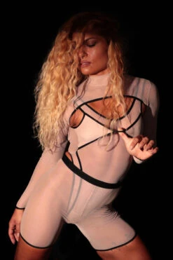 Rolling Lara Tulle Sleeves - Beige/Black 9 Rolling Lara Tulle Sleeves - Beige/Black -Clothing Store 14 5 7 728 bolerocrop2