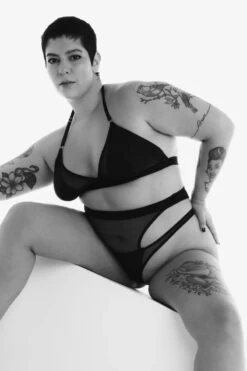 Rolling Linger Triangle Top - Black -Clothing Store 17 7 1 166 5CDA5933B7A246E0A645FE01D11F184D b55f04d4 4fdf 4569 9356 3879dc572aab