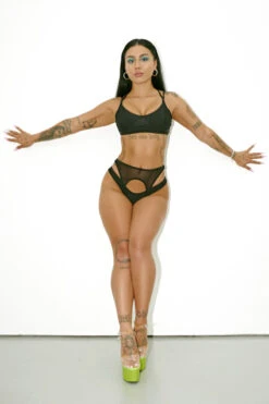 CXIX Classique Triangle Bralette - Black -Clothing Store 22 04 04Creatures vid 242