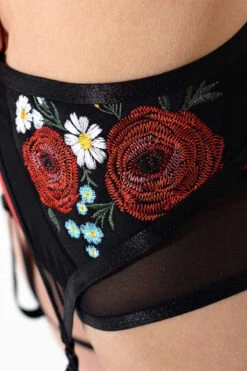 Queen Garter Belt - Peace -Clothing Store 3 ff386bdf 6992 44d5 8ae6 5a5596520691