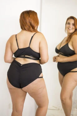 Lunalae Bella Top - Black -Clothing Store 6R7A8477