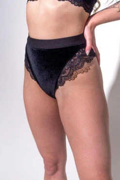Sorte Velvet Adore Shorts - Black 9 Sorte Velvet Adore Shorts - Black -Clothing Store ADORE 7
