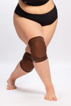 Queen Grippy Kneepads - Cacao -Clothing Store NudeCacaoGrip2