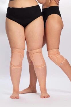 Queen Grippy Kneepads - Latte -Clothing Store NudeLatteGrip4