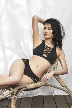 Lunalae Low Waist Cross Section Shorts - Black 12 Lunalae Low Waist Cross Section Shorts - Black -Clothing Store Shot 16 034