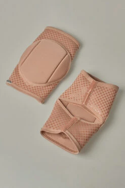 Queen Grippy Kneepads - Latte -Clothing Store latte2