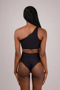 FANNA Flow Top - Black -Clothing Store r 1J2A4277 c8a84001 abcd 4173 96fb 48ecaf25eb8e